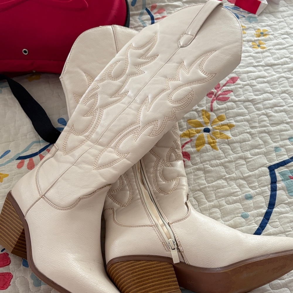Elegant Cream Heeled Boots